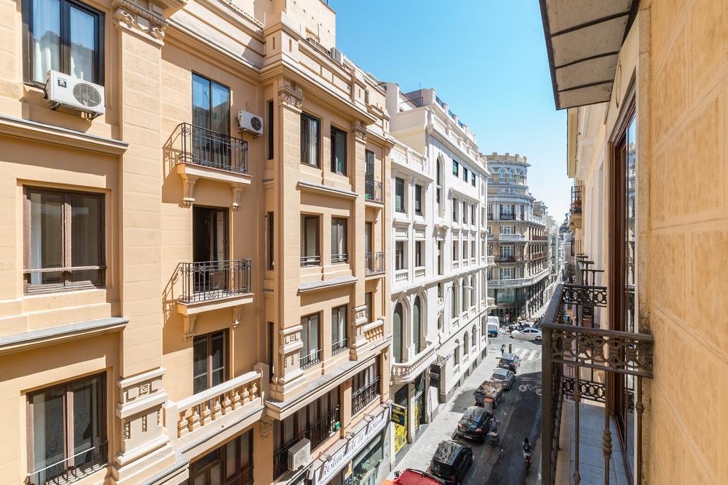 Apartamentos Caballero De Gracia Мадрид Экстерьер фото