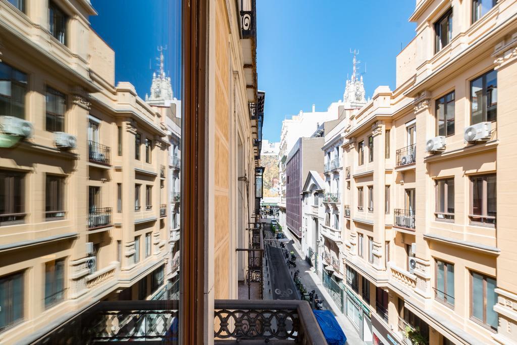 Apartamentos Caballero De Gracia Мадрид Экстерьер фото