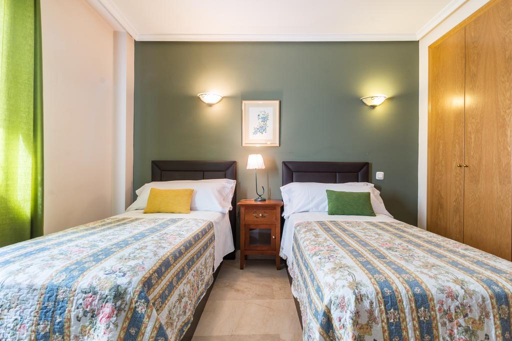 Apartamentos Caballero De Gracia Мадрид Экстерьер фото