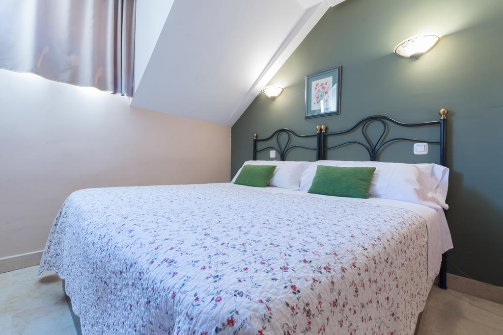 Apartamentos Caballero De Gracia Мадрид Экстерьер фото