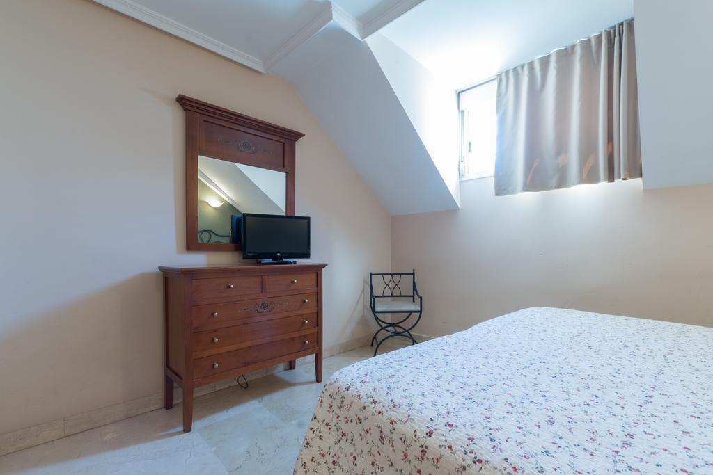 Apartamentos Caballero De Gracia Мадрид Экстерьер фото