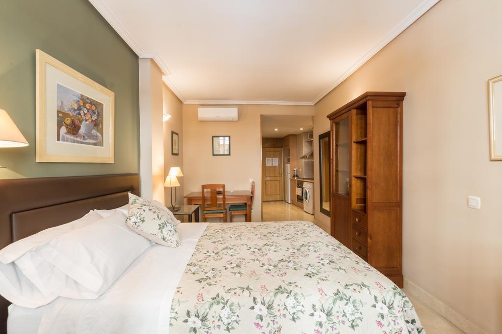 Apartamentos Caballero De Gracia Мадрид Экстерьер фото