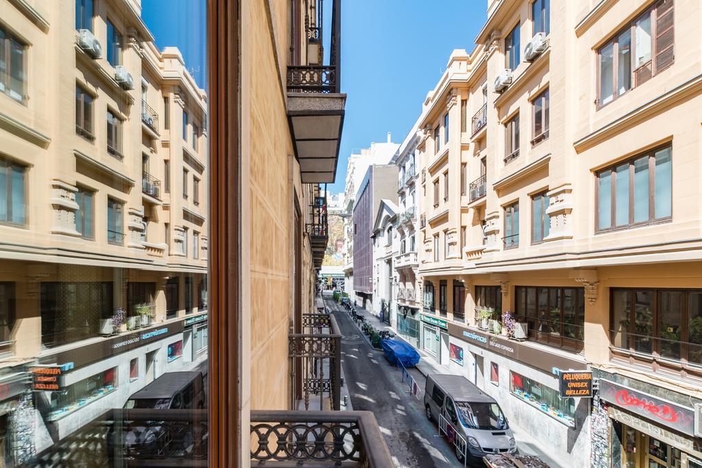 Apartamentos Caballero De Gracia Мадрид Экстерьер фото
