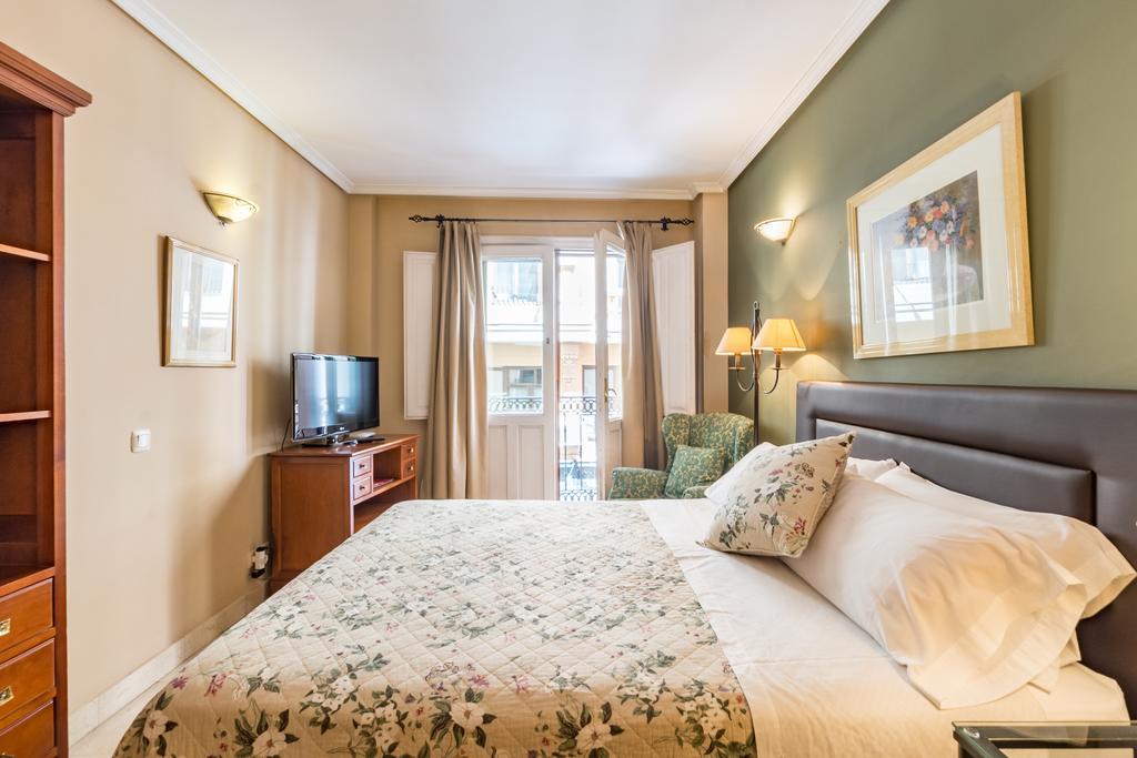 Apartamentos Caballero De Gracia Мадрид Экстерьер фото