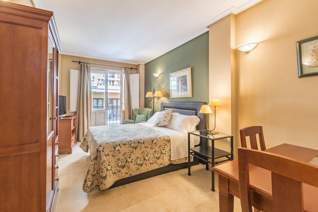 Apartamentos Caballero De Gracia Мадрид Экстерьер фото