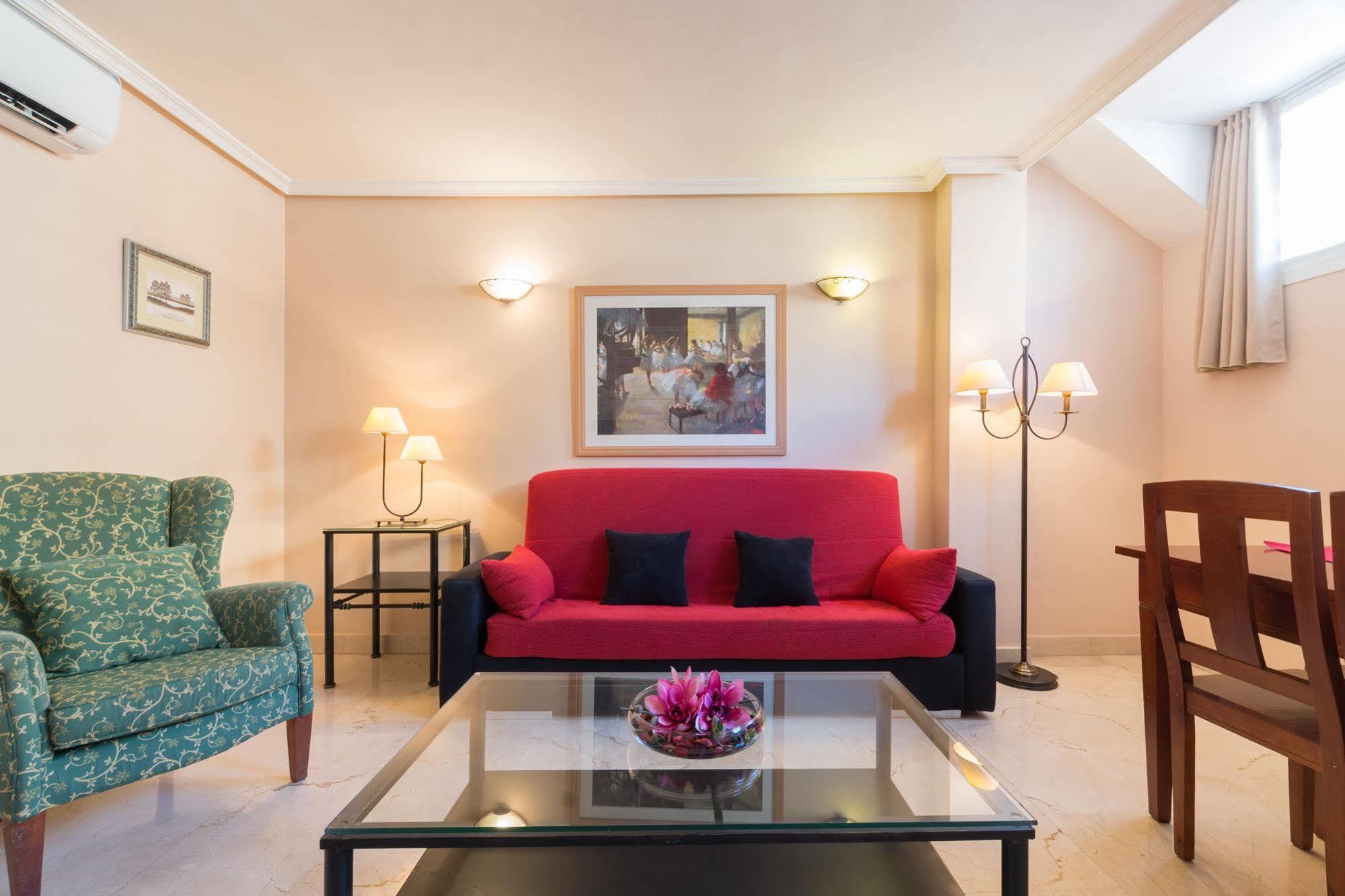 Apartamentos Caballero De Gracia Мадрид Экстерьер фото