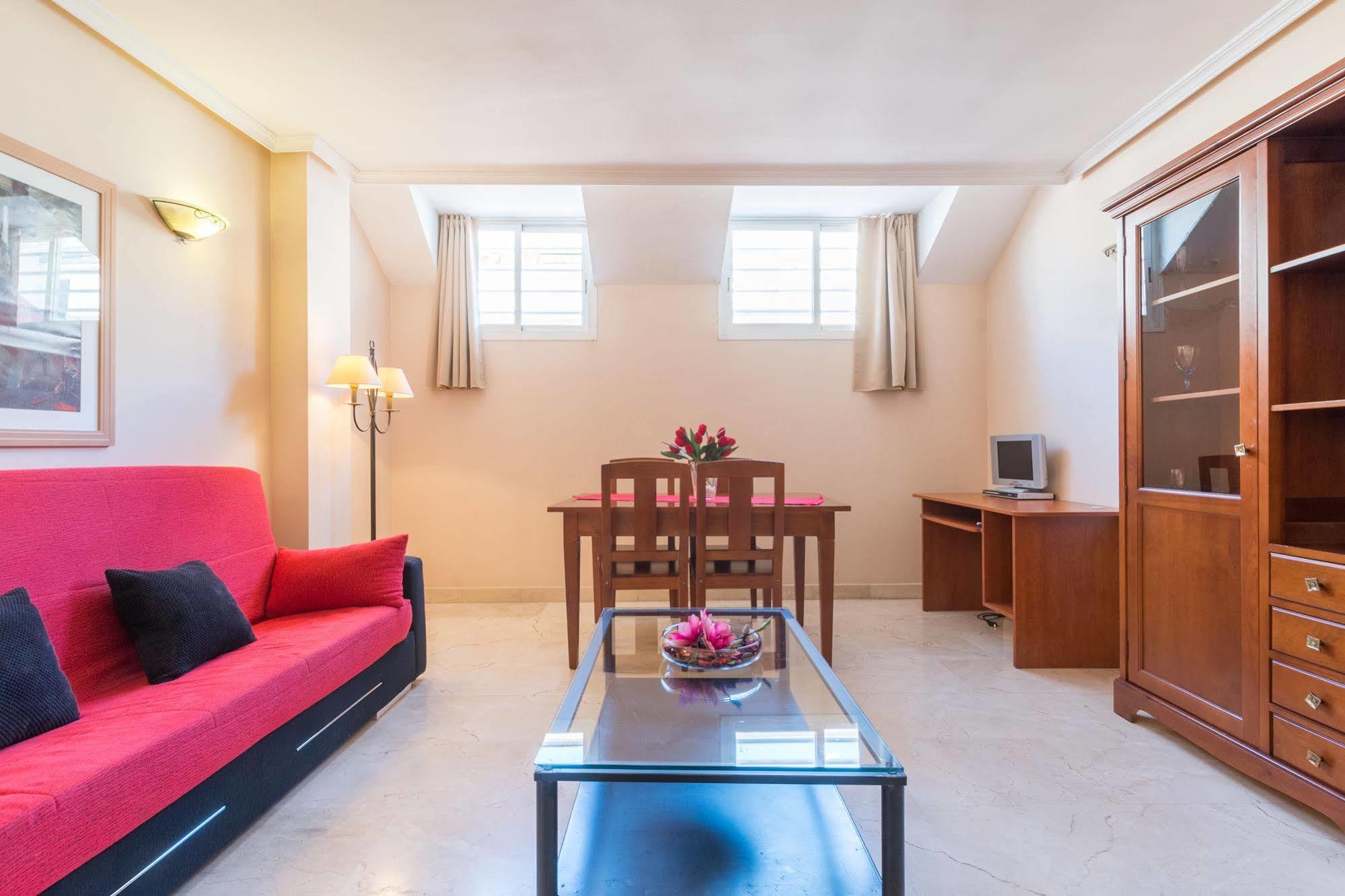 Apartamentos Caballero De Gracia Мадрид Экстерьер фото