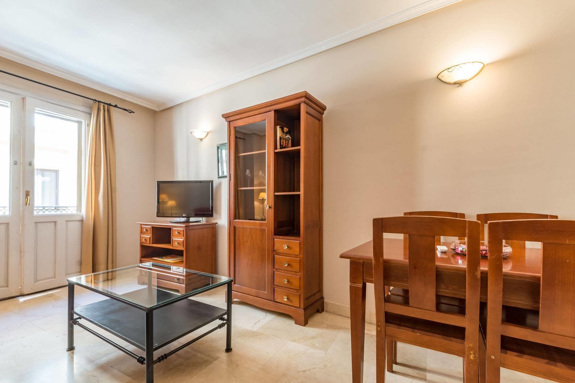 Apartamentos Caballero De Gracia Мадрид Экстерьер фото