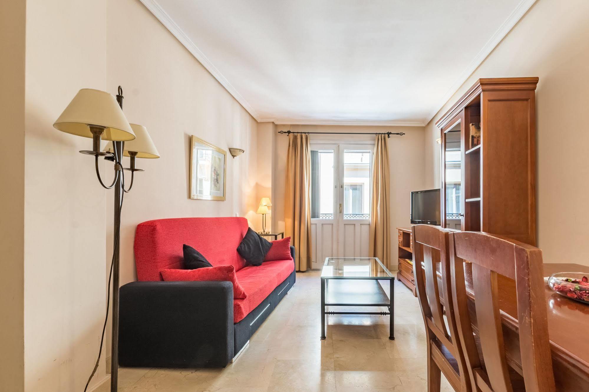 Apartamentos Caballero De Gracia Мадрид Экстерьер фото