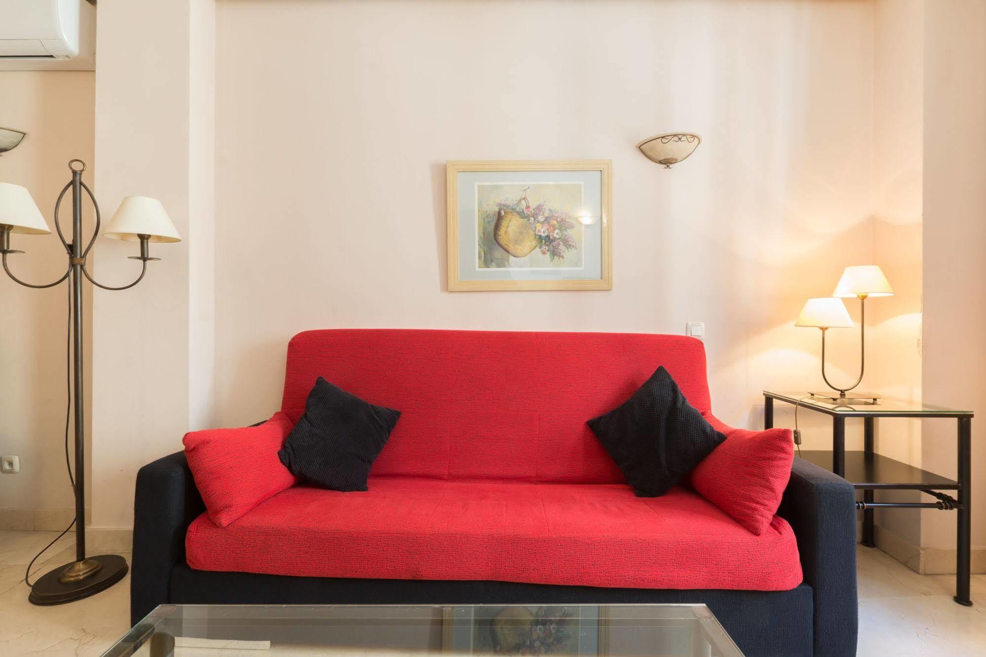 Apartamentos Caballero De Gracia Мадрид Экстерьер фото