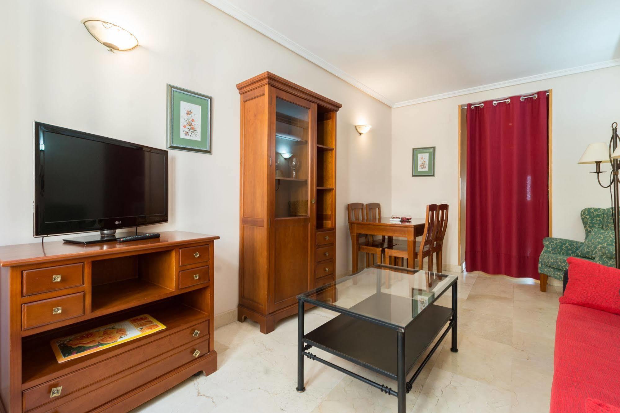 Apartamentos Caballero De Gracia Мадрид Экстерьер фото