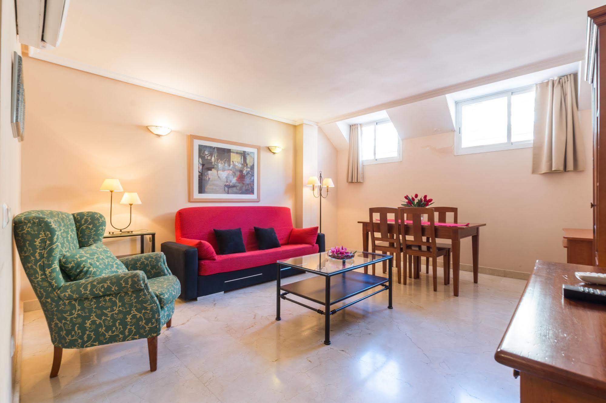Apartamentos Caballero De Gracia Мадрид Экстерьер фото